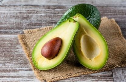 El aguacate es un afrodisíaco para aumentar la potencia en los hombres.